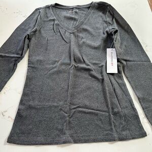 Liz Claiborne Charcoal V-Neck tee